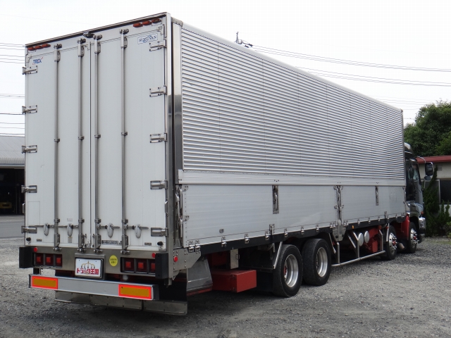 いすゞギガアルミウイング大型（10t）[写真02]