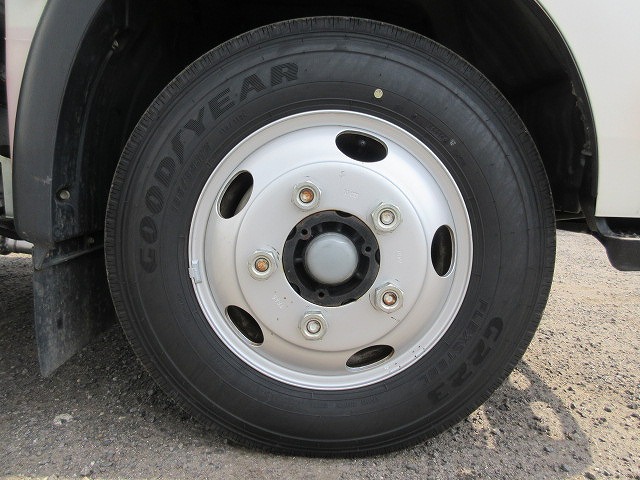 トヨタトヨエース平ボディ小型（2t・3t）[写真14]