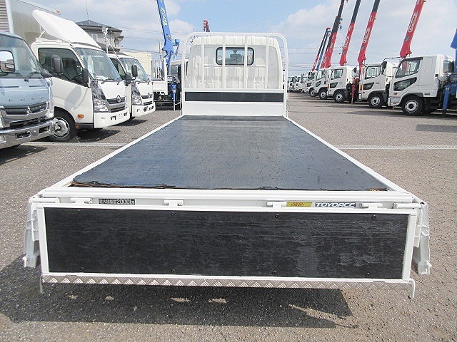 トヨタトヨエース平ボディ小型（2t・3t）[写真09]