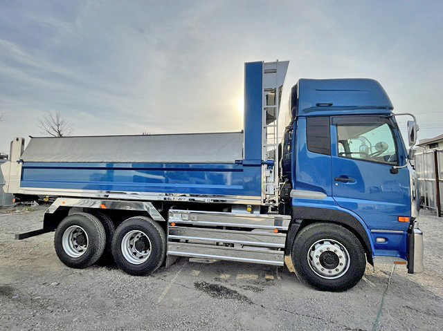 UDトラックスクオンダンプ大型（10t）[写真05]