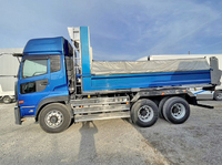 UDトラックスクオンダンプ大型（10t）[写真06]