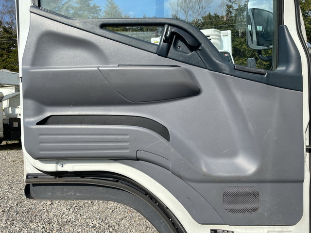 三菱ふそうキャンター平ボディ小型（2t・3t）[写真27]