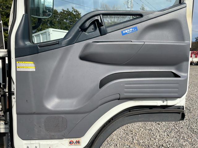 三菱ふそうキャンター平ボディ小型（2t・3t）[写真28]