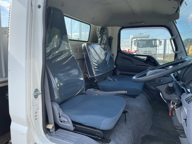 三菱ふそうキャンター平ボディ小型（2t・3t）[写真29]