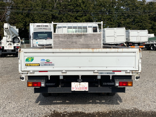 三菱ふそうキャンター平ボディ小型（2t・3t）[写真09]