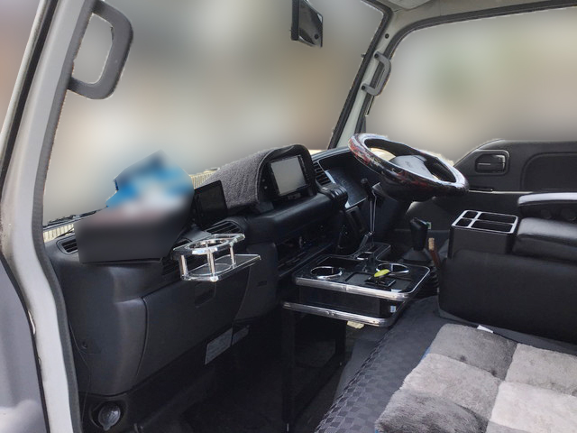 いすゞエルフダブルキャブ（Wキャブ）小型（2t・3t）[写真13]