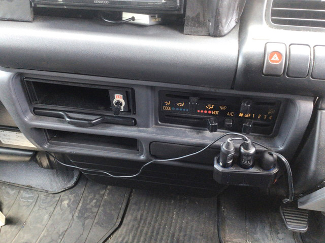 いすゞエルフダブルキャブ（Wキャブ）小型（2t・3t）[写真16]