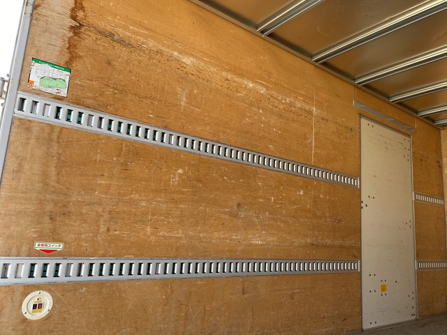 いすゞエルフアルミバン小型（2t・3t）[写真09]