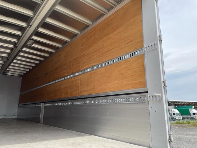 UDトラックスクオンアルミウイング大型（10t）[写真11]