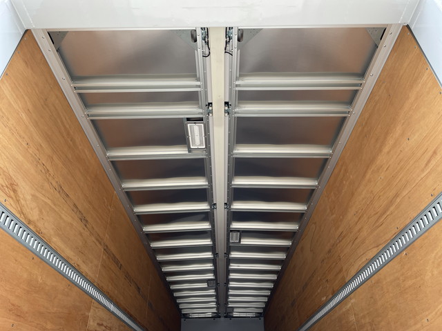 UDトラックスクオンアルミウイング大型（10t）[写真12]