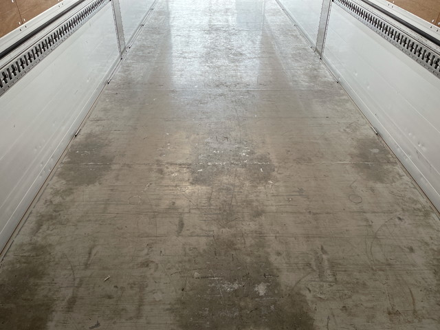 UDトラックスクオンアルミウイング大型（10t）[写真13]