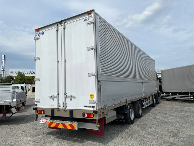 UDトラックスクオンアルミウイング大型（10t）[写真02]