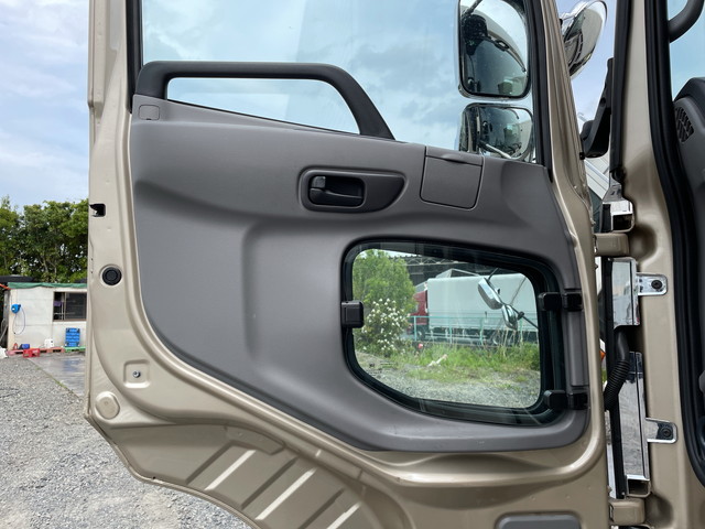 UDトラックスクオンアルミウイング大型（10t）[写真27]