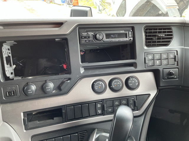 UDトラックスクオンアルミウイング大型（10t）[写真35]