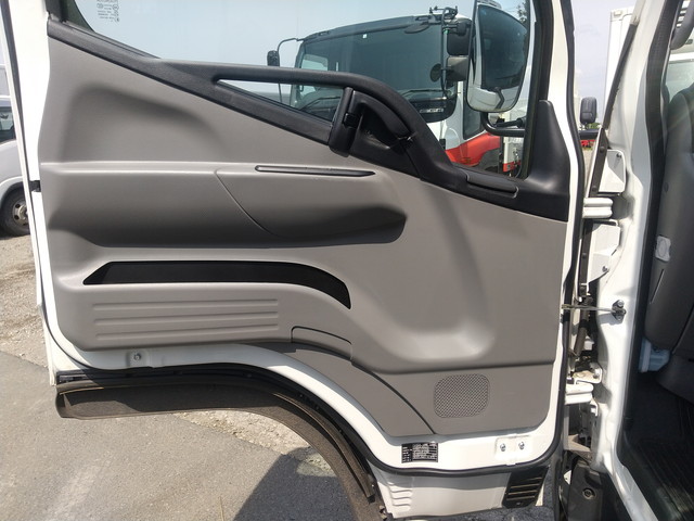 三菱ふそうキャンター冷凍車（冷蔵車）小型（2t・3t）[写真29]