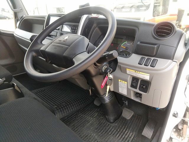 三菱ふそうキャンター冷凍車（冷蔵車）小型（2t・3t）[写真33]