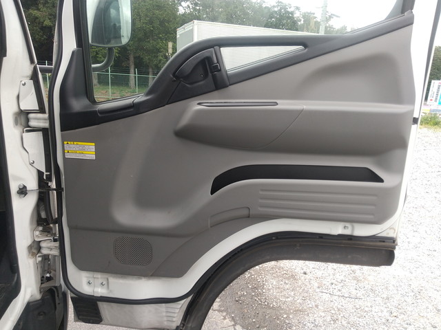 三菱ふそうキャンター冷凍車（冷蔵車）小型（2t・3t）[写真30]