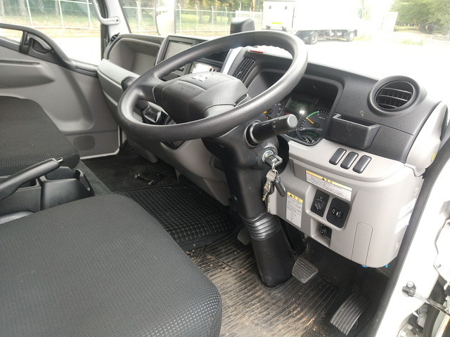 三菱ふそうキャンター冷凍車（冷蔵車）小型（2t・3t）[写真32]