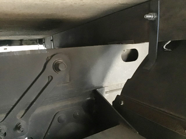 いすゞエルフ平ボディ小型（2t・3t）[写真09]