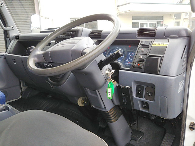 三菱ふそうキャンターパネルバン小型（2t・3t）[写真32]