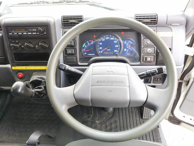 三菱ふそうキャンターパネルバン小型（2t・3t）[写真36]