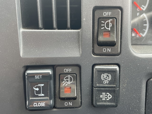 いすゞフォワードアルミウイング中型（4t）[写真33]