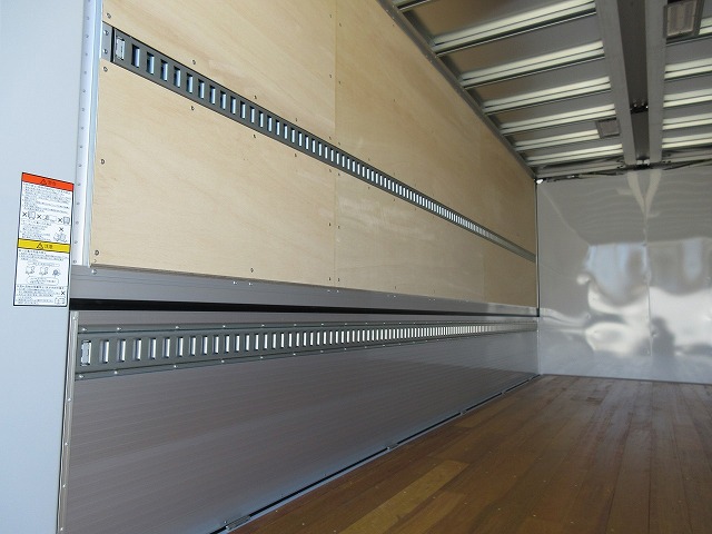 三菱ふそうファイターアルミウイング中型（4t）[写真05]