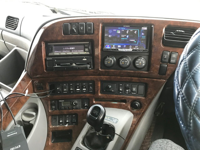 UDトラックスクオンアルミブロック大型（10t）[写真21]