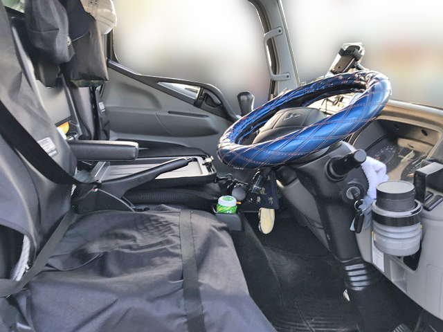 三菱ふそうキャンター平ボディ小型（2t・3t）[写真13]