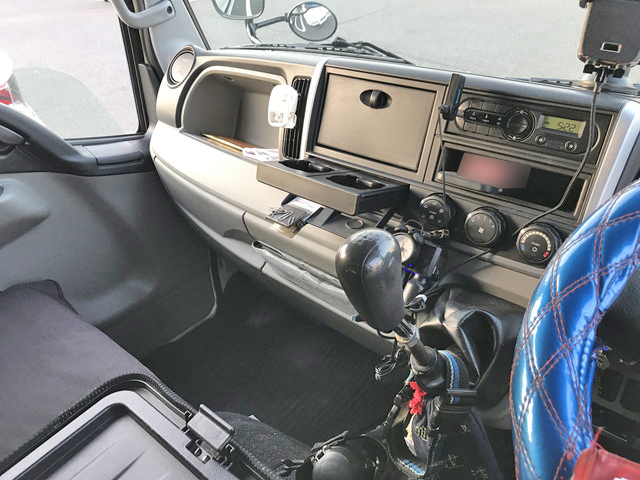 三菱ふそうキャンター平ボディ小型（2t・3t）[写真16]