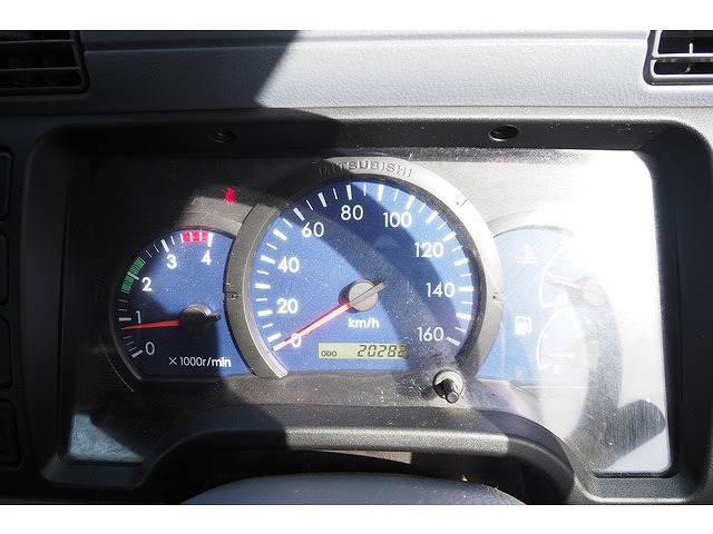 三菱ふそうキャンタークレーン5段小型（2t・3t）[写真37]