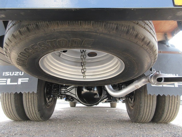 いすゞエルフクレーン3段小型（2t・3t）[写真28]