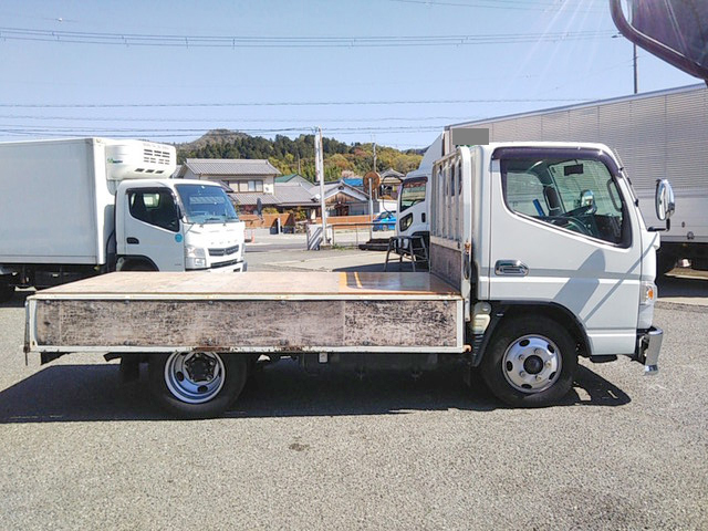 三菱ふそうキャンター平ボディ小型（2t・3t）[写真10]