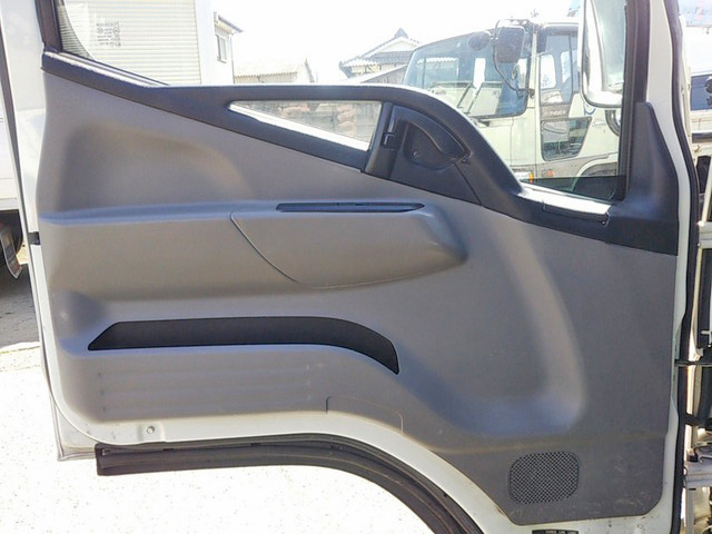 三菱ふそうキャンター平ボディ小型（2t・3t）[写真25]