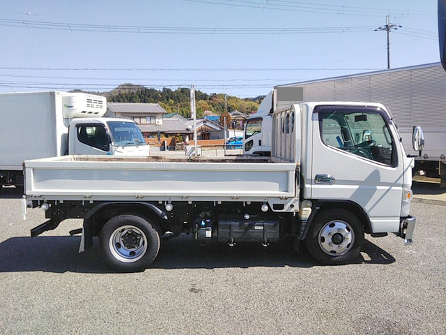 三菱ふそうキャンター平ボディ小型（2t・3t）[写真09]
