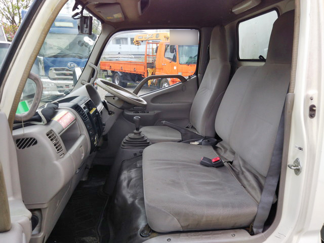 日野デュトロパネルバン小型（2t・3t）[写真32]