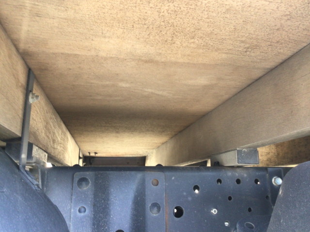 いすゞエルフ平ボディ小型（2t・3t）[写真11]