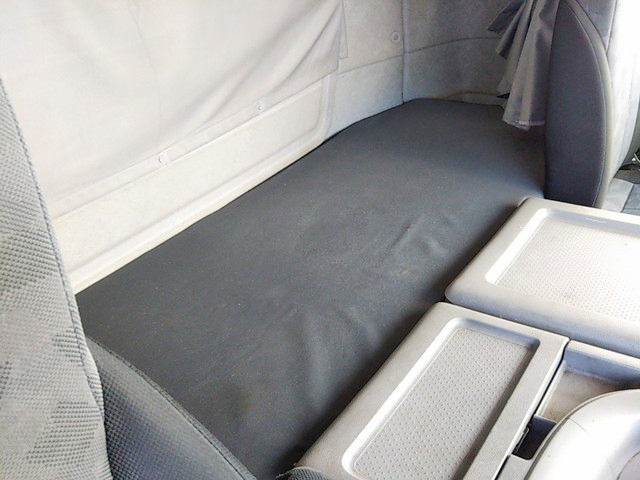 UDトラックスクオンアルミブロック大型（10t）[写真31]