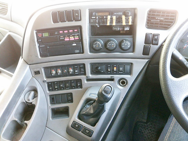 UDトラックスクオンアルミブロック大型（10t）[写真34]