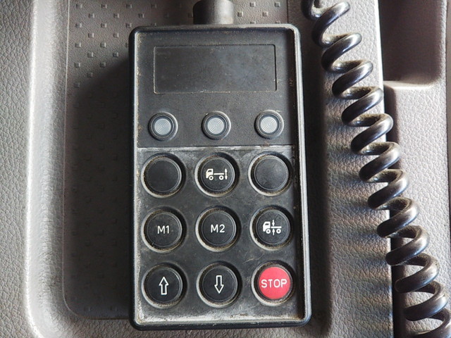 UDトラックスクオンアルミブロック大型（10t）[写真36]