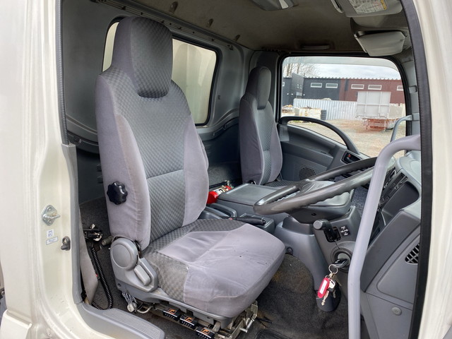 いすゞフォワード冷凍車（冷蔵車）中型（4t）[写真30]