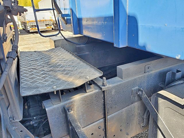 日野プロフィア深ダンプ（土砂禁ダンプ）大型（10t）[写真11]