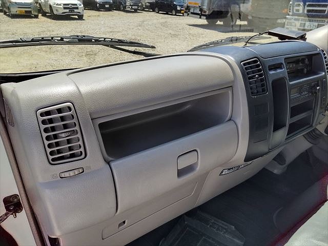 日野デュトロアルミバン小型（2t・3t）[写真34]