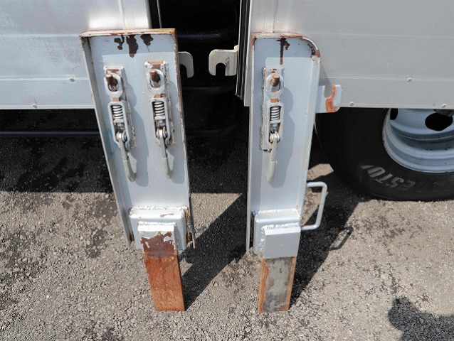 いすゞギガアルミブロック大型（10t）[写真10]