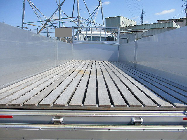 三菱ふそうファイターアルミブロック中型（4t）[写真15]