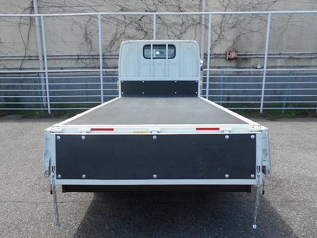 三菱ふそうキャンター平ボディ小型（2t・3t）[写真10]
