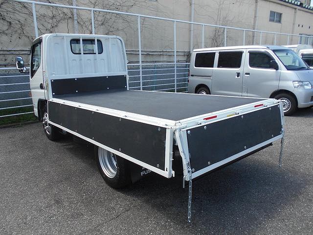 三菱ふそうキャンター平ボディ小型（2t・3t）[写真11]