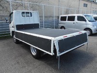 三菱ふそうキャンター平ボディ小型（2t・3t）[写真11]