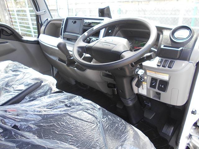 三菱ふそうキャンター平ボディ小型（2t・3t）[写真19]