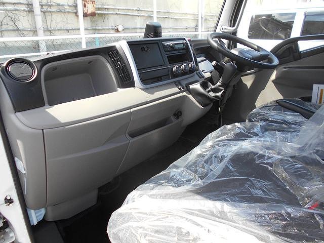 三菱ふそうキャンター平ボディ小型（2t・3t）[写真21]